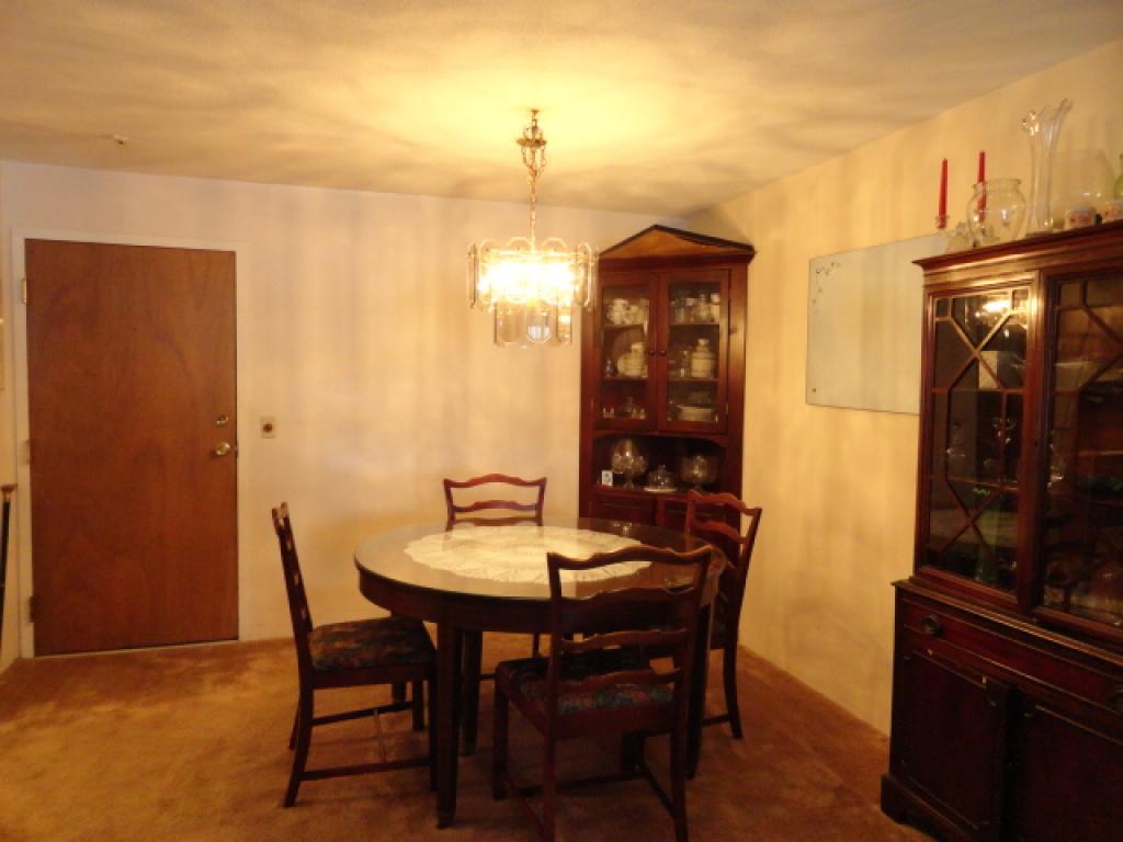 210 Brook Village Road, Unit 4 Nashua, NH 03062 - Photo 4 of 13 Gallery Image 4