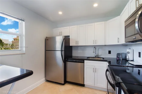 $2,300 | 1612 Jefferson Avenue, Unit PH03, Miami Beach, FL 33139
