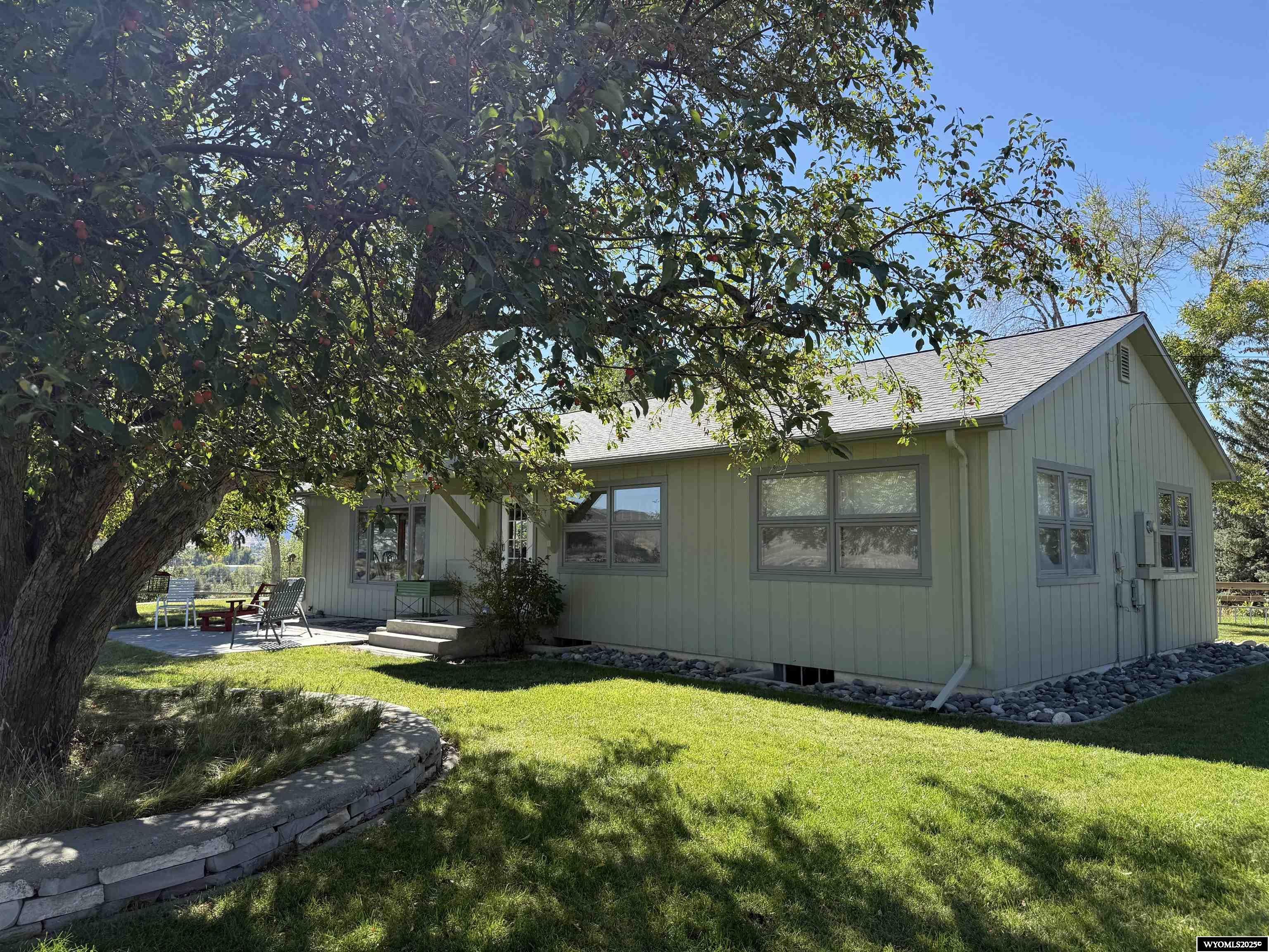 806 Amoretti Street Thermopolis, WY 82443 - Photo 3 of 50