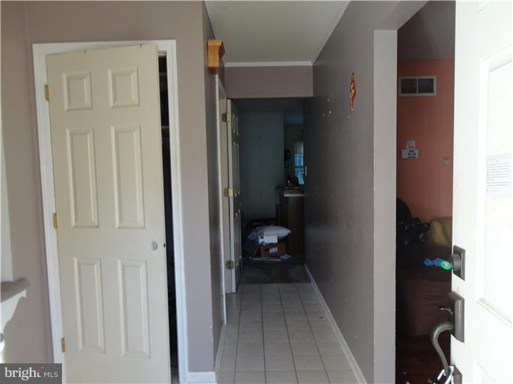 140 North Hunter Forge Road Newark, DE 19713 - Photo 3 of 18 Foyer