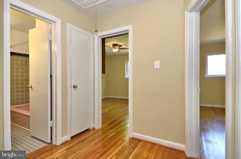 413 Dennis Avenue Silver Spring, MD 20901 - Photo 2 of 30 Interior (General)