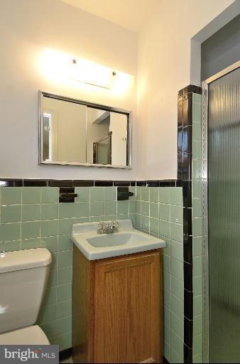 413 Dennis Avenue Silver Spring, MD 20901 - Photo 15 of 30 Bath (Master)