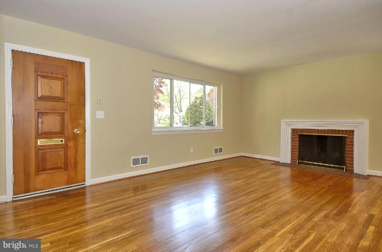 413 Dennis Avenue Silver Spring, MD 20901 - Photo 19 of 30 Living Room