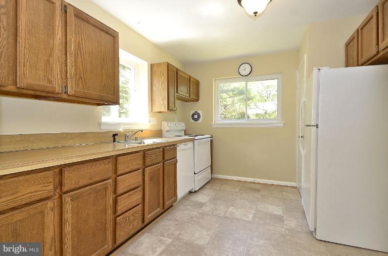 413 Dennis Avenue Silver Spring, MD 20901 - Photo 23 of 30 Kitchen