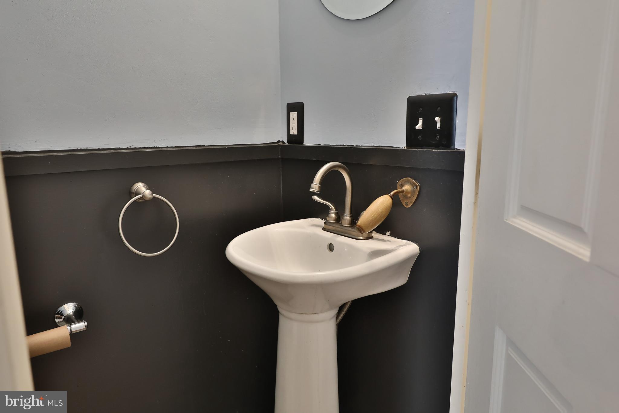 2805 Poplar Street Philadelphia, PA 19130 - Photo 19 of 34 a bathroom with a sink and mirror