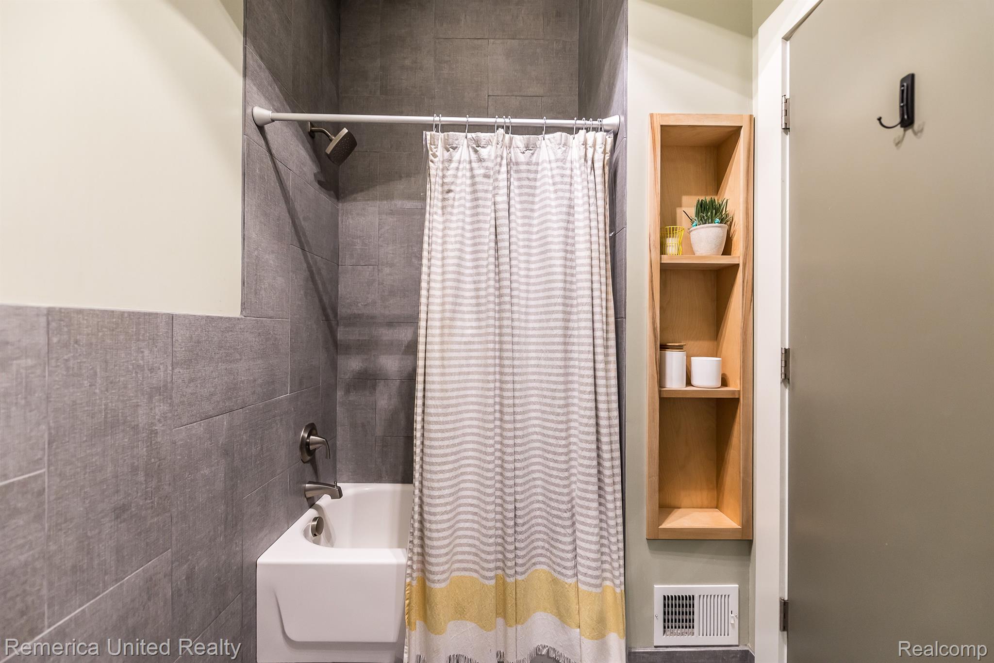 2615 Cedar Lake Road Howell, MI 48843 - Photo 26 of 47 Gallery Image 26