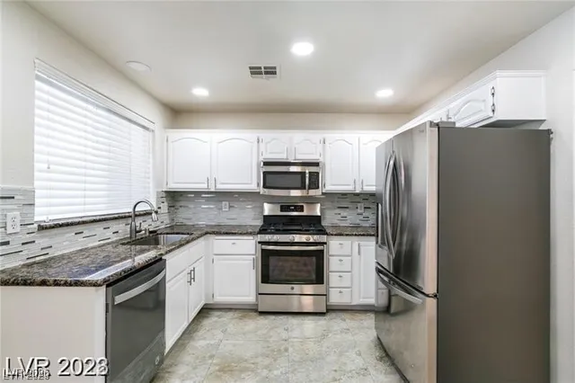 $3,195 | 9280 Cool Creek Avenue, Las Vegas, NV 89147
