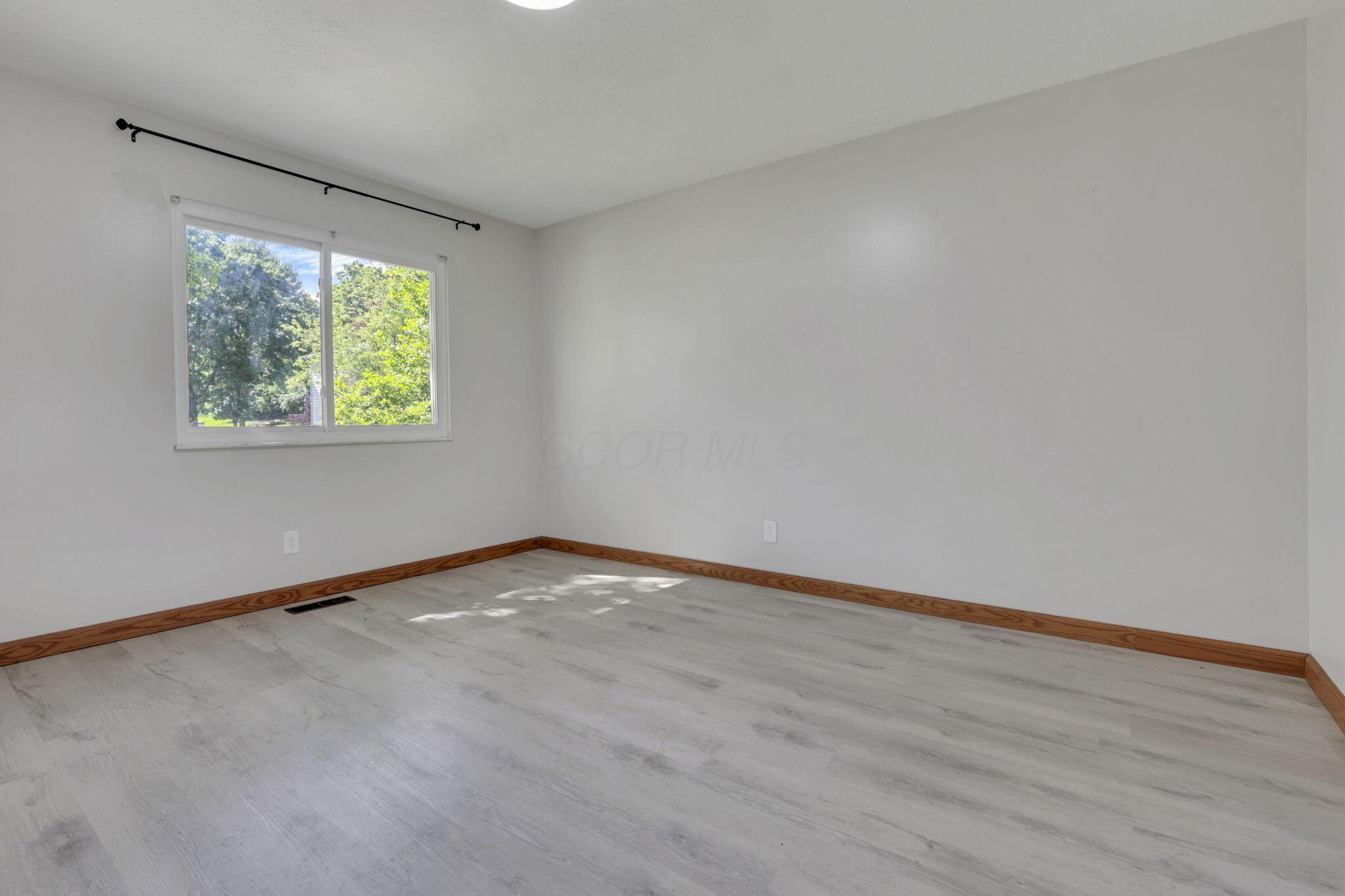 1588 Fall Brook Road Columbus, OH 43223 - Photo 9 of 54