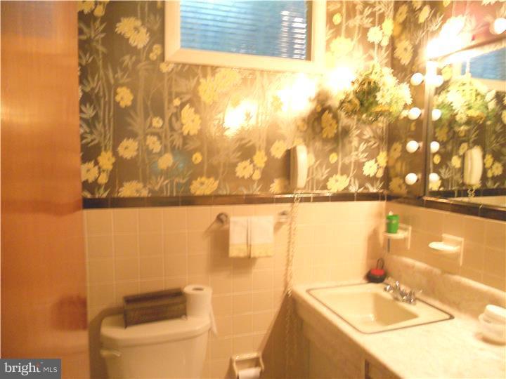 7792 Green Valley Road Wyncote, PA 19095 - Photo 14 of 25 Gallery Image 14