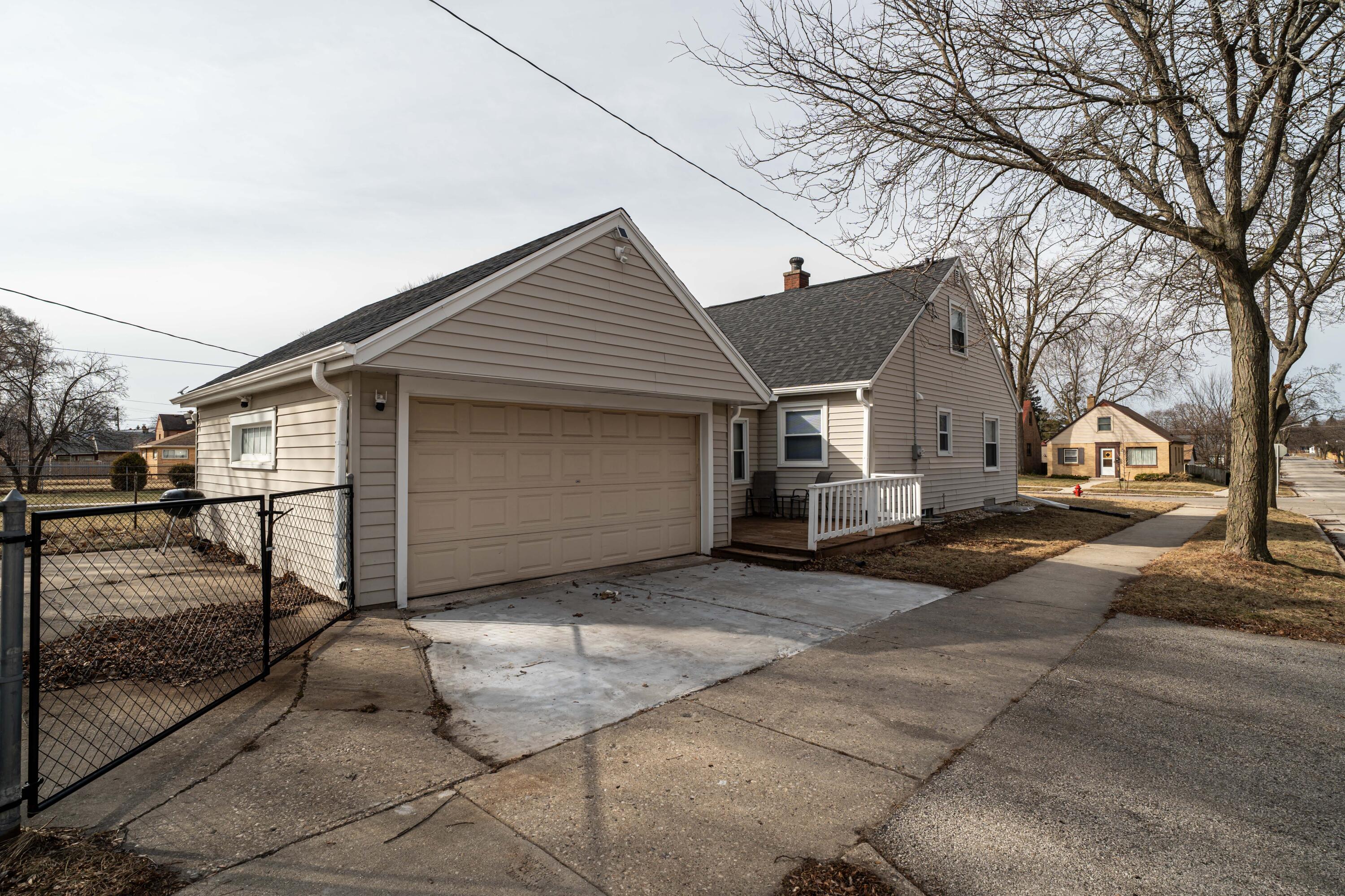 4874 North 73rd Street Milwaukee, WI 53218 - Photo 11 of 24 Garage