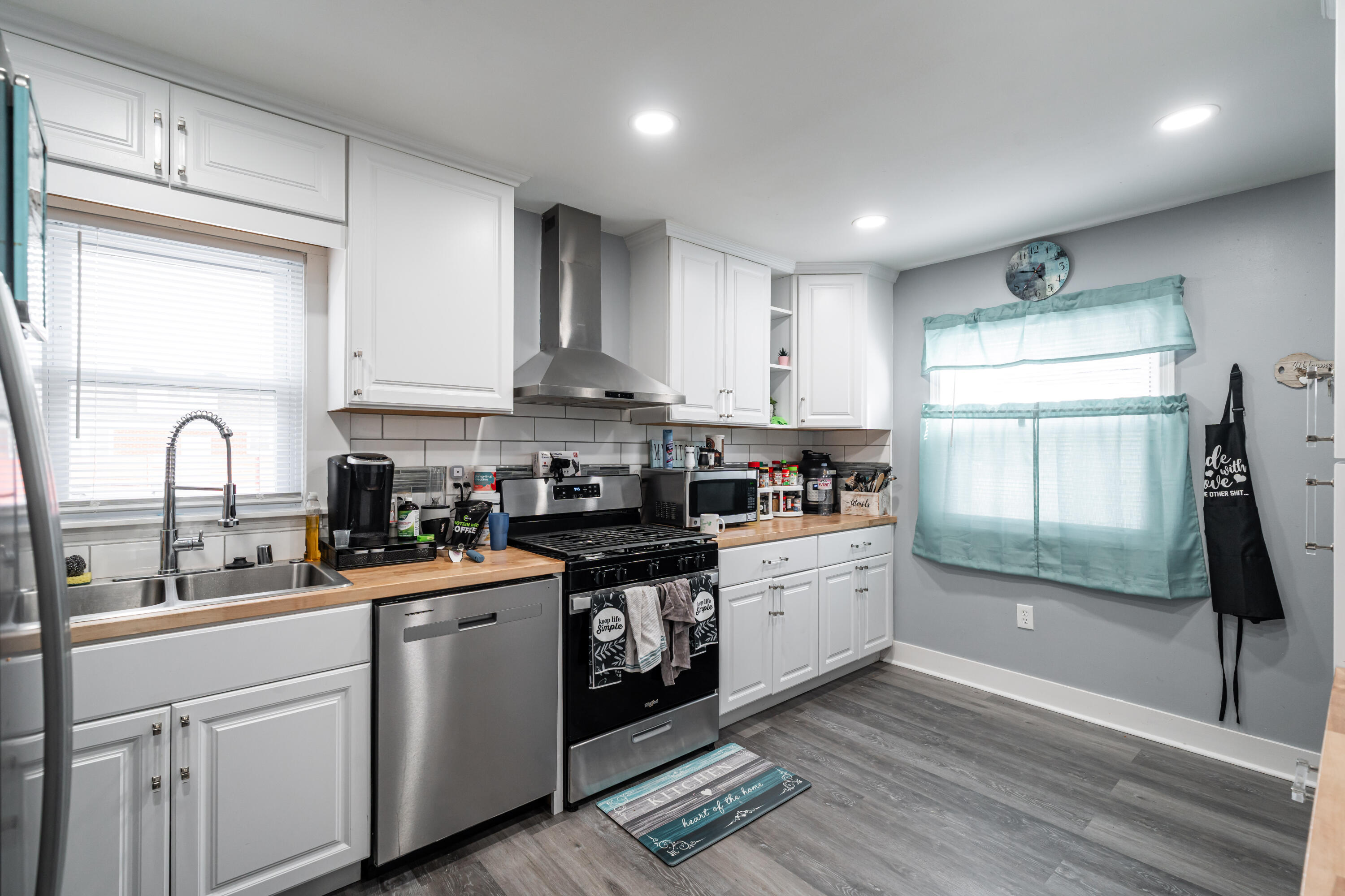 4874 North 73rd Street Milwaukee, WI 53218 - Photo 2 of 24 Kitchen
