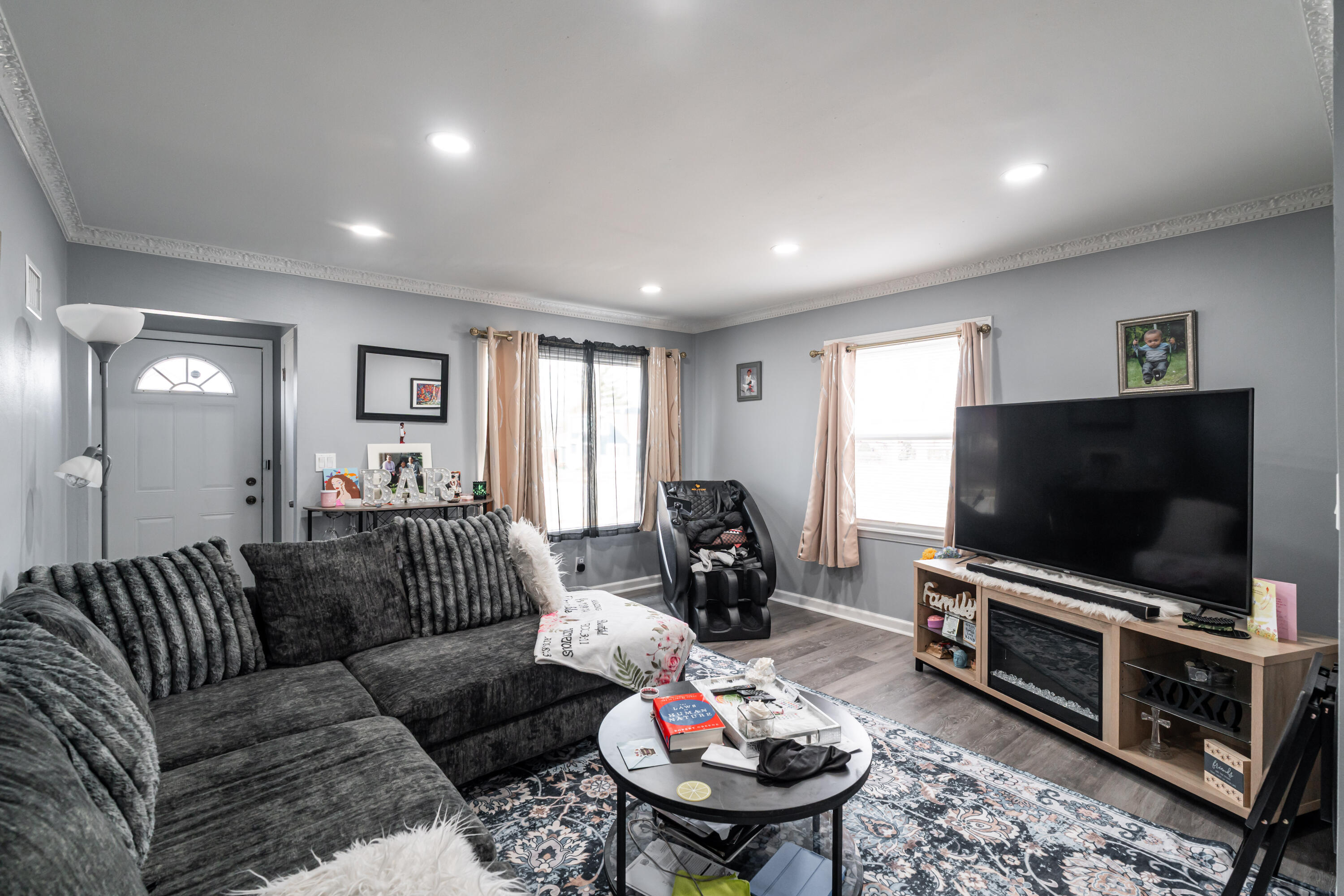 4874 North 73rd Street Milwaukee, WI 53218 - Photo 3 of 24 Living Room