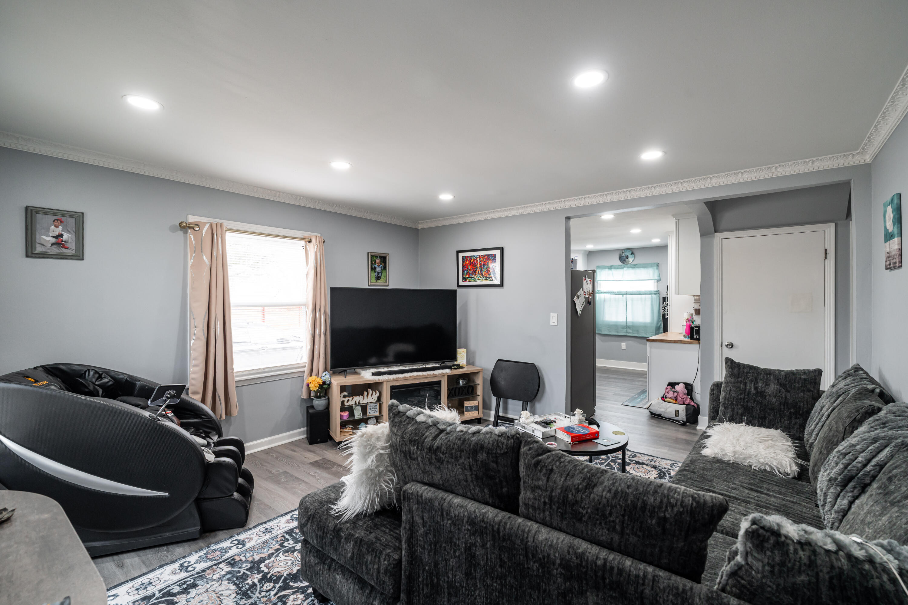 4874 North 73rd Street Milwaukee, WI 53218 - Photo 5 of 24 Living Room