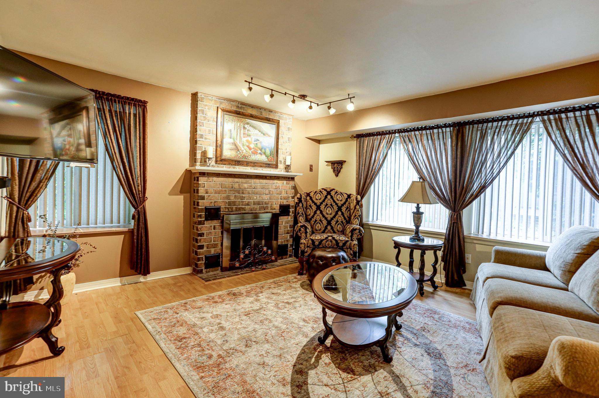 22 Fitzwatertown Road, Unit E11 Willow Grove, PA 19090 - Photo 5 of 35