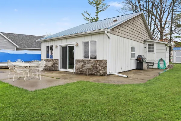 $394,900 | 416 West Russell Drive, Coldwater, MI 49036