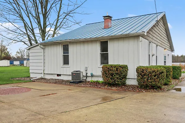 $394,900 | 416 West Russell Drive, Coldwater, MI 49036