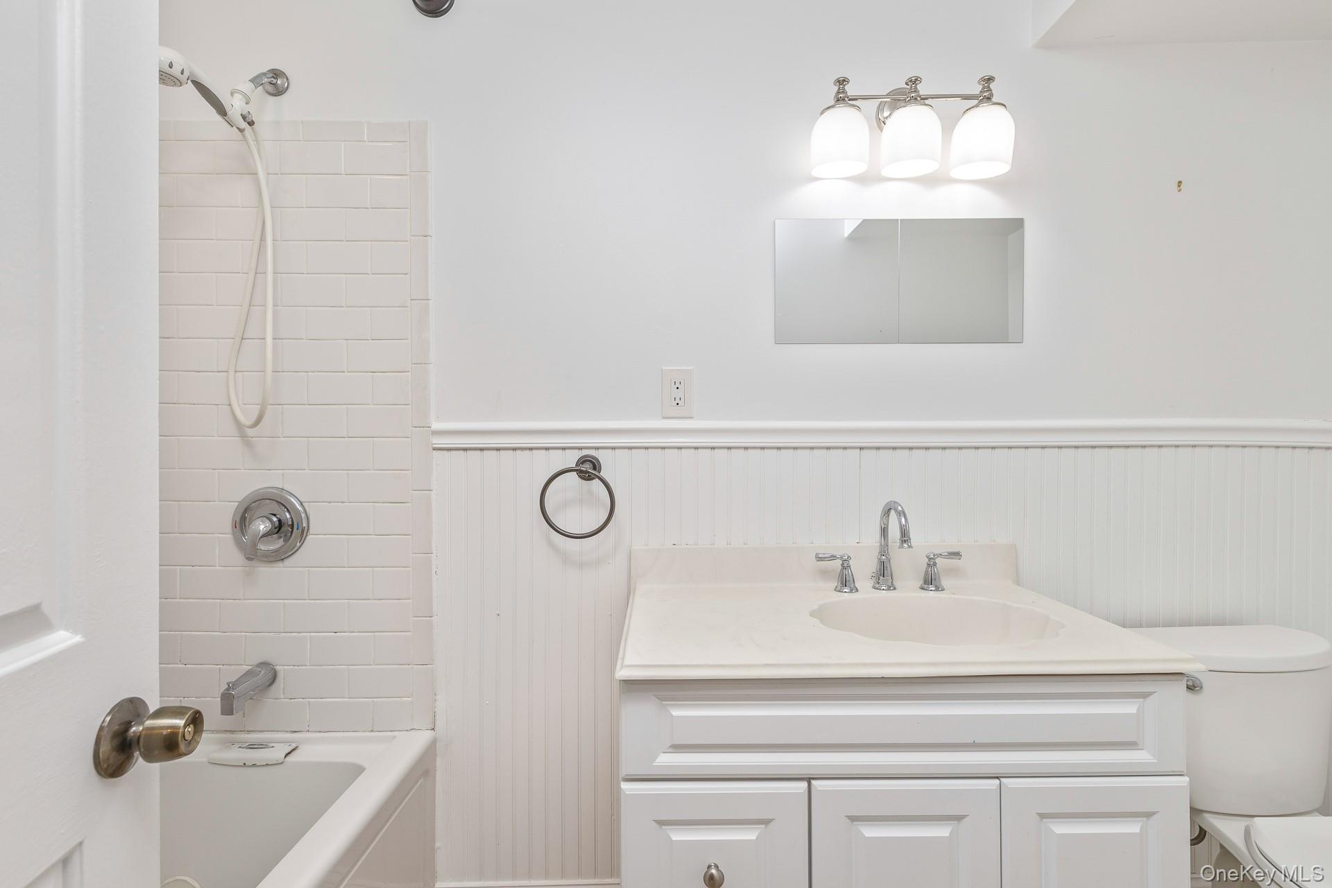 451 River Road Nissequogue, NY 11780 - Photo 21 of 27 Hall Bath