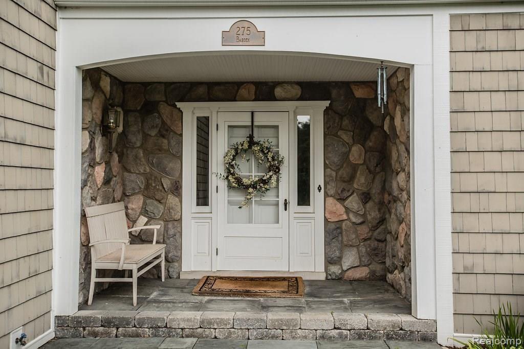 275 Barden Road Bloomfield Hills, MI 48304 - Photo 3 of 38