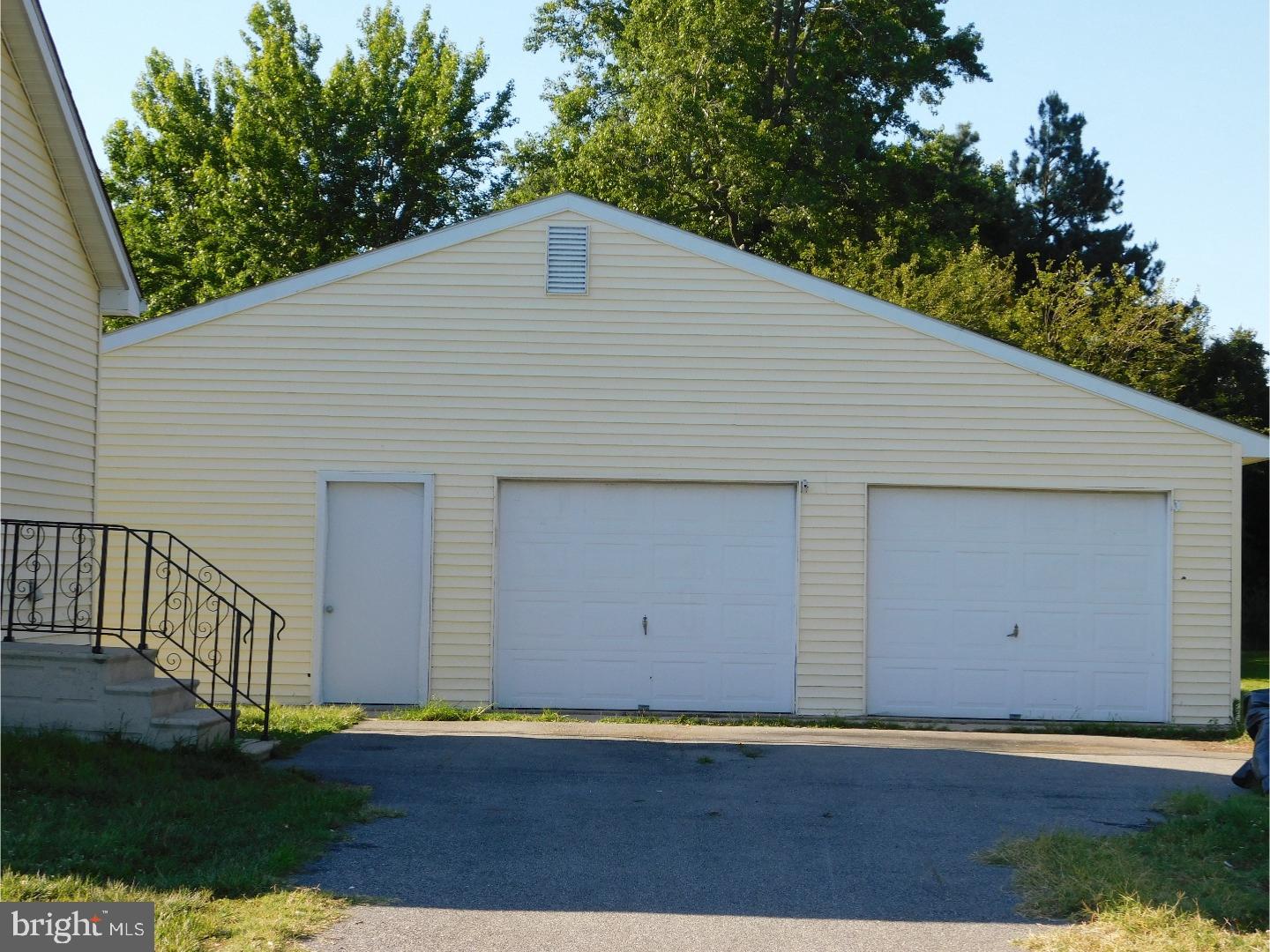 487 Pickering Beach Road Dover, DE 19901 - Photo 2 of 23 Garage