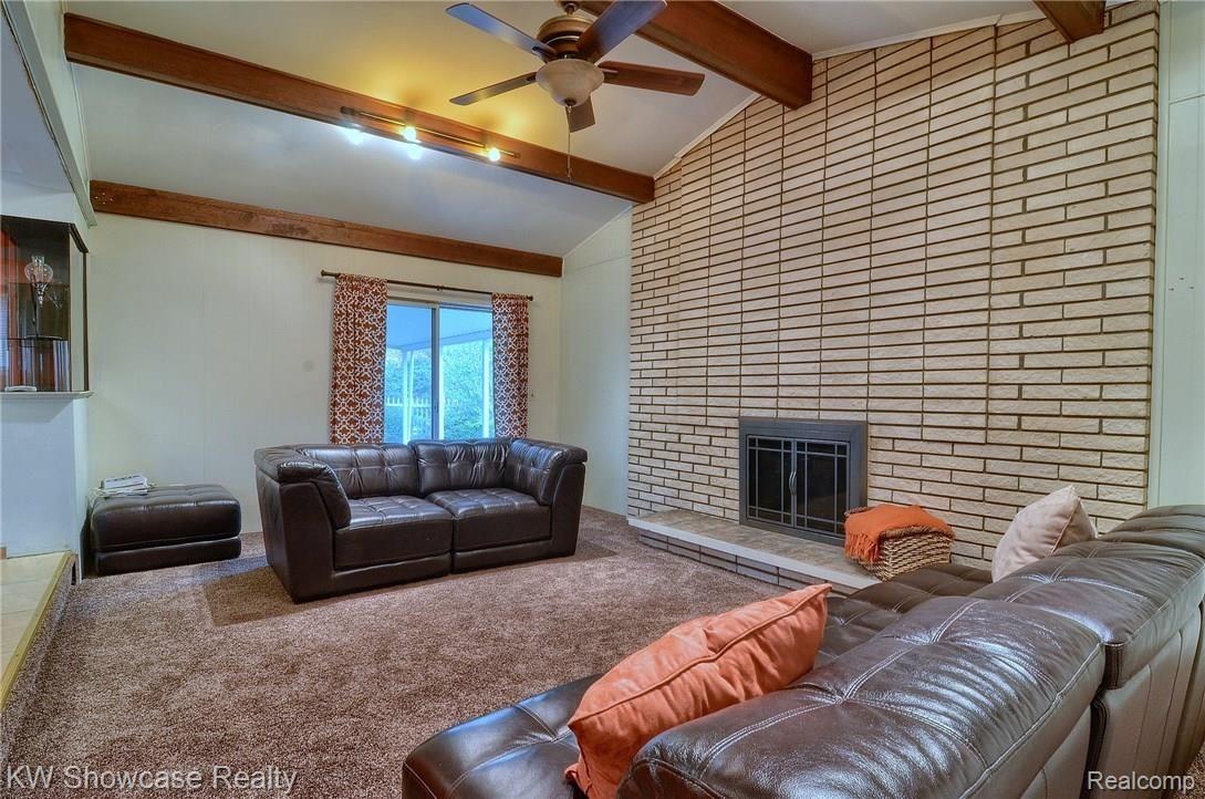 42916 Versailles Road Canton, MI 48187 - Photo 13 of 30 Family_Room_2nd_View.jpg