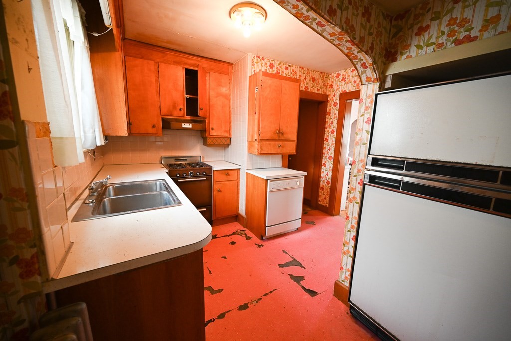 18 Parkway Road Newton, MA 02460 - Photo 12 of 28