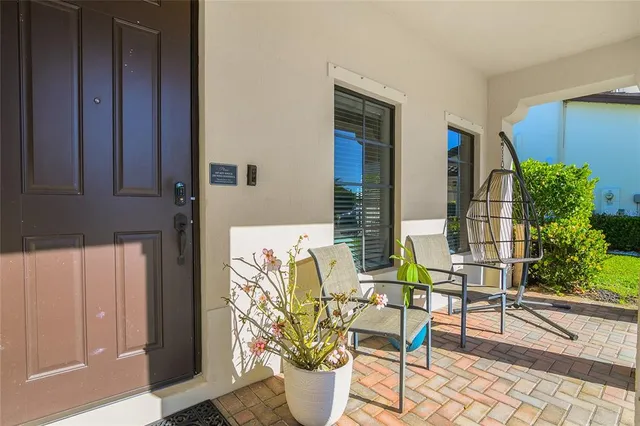 a view of a yard with a house