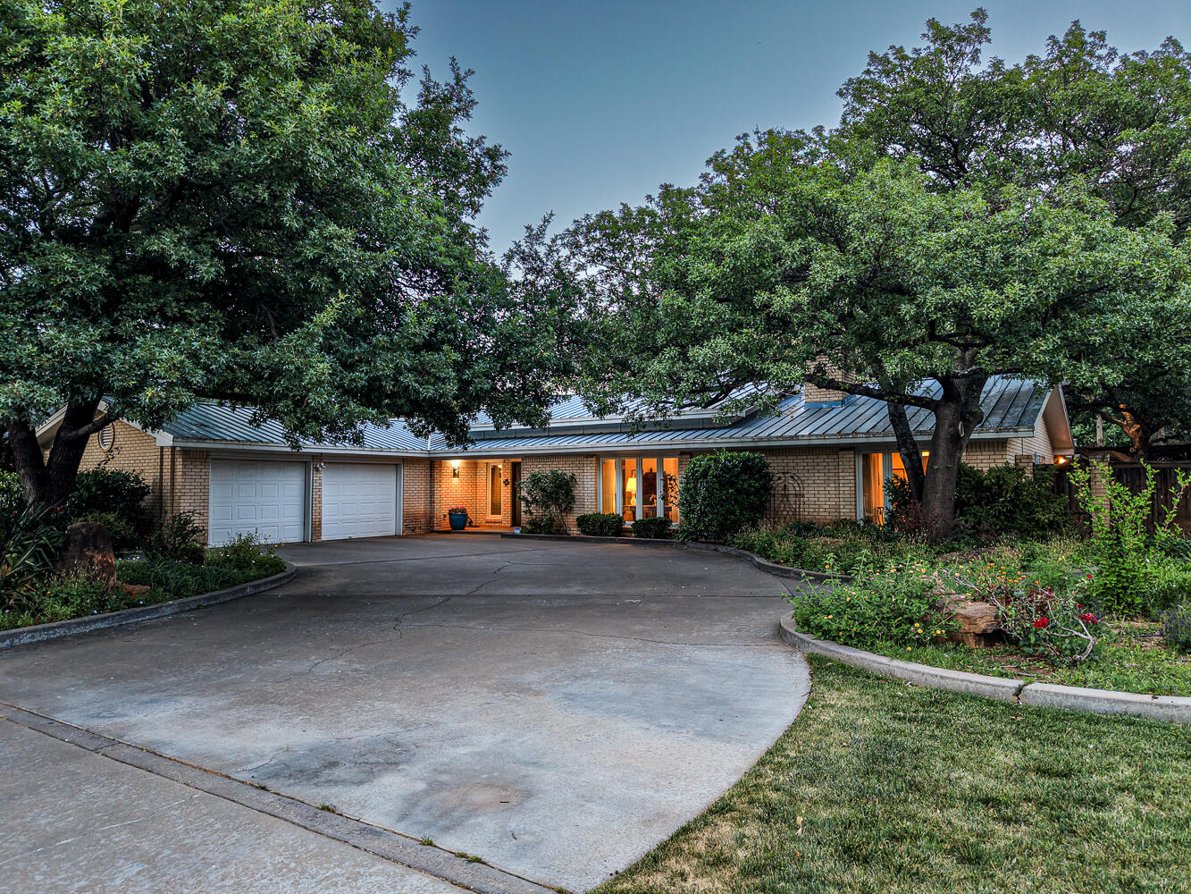305 Wayne Avenue Lubbock, TX 79416 - Photo 1 of 105 .