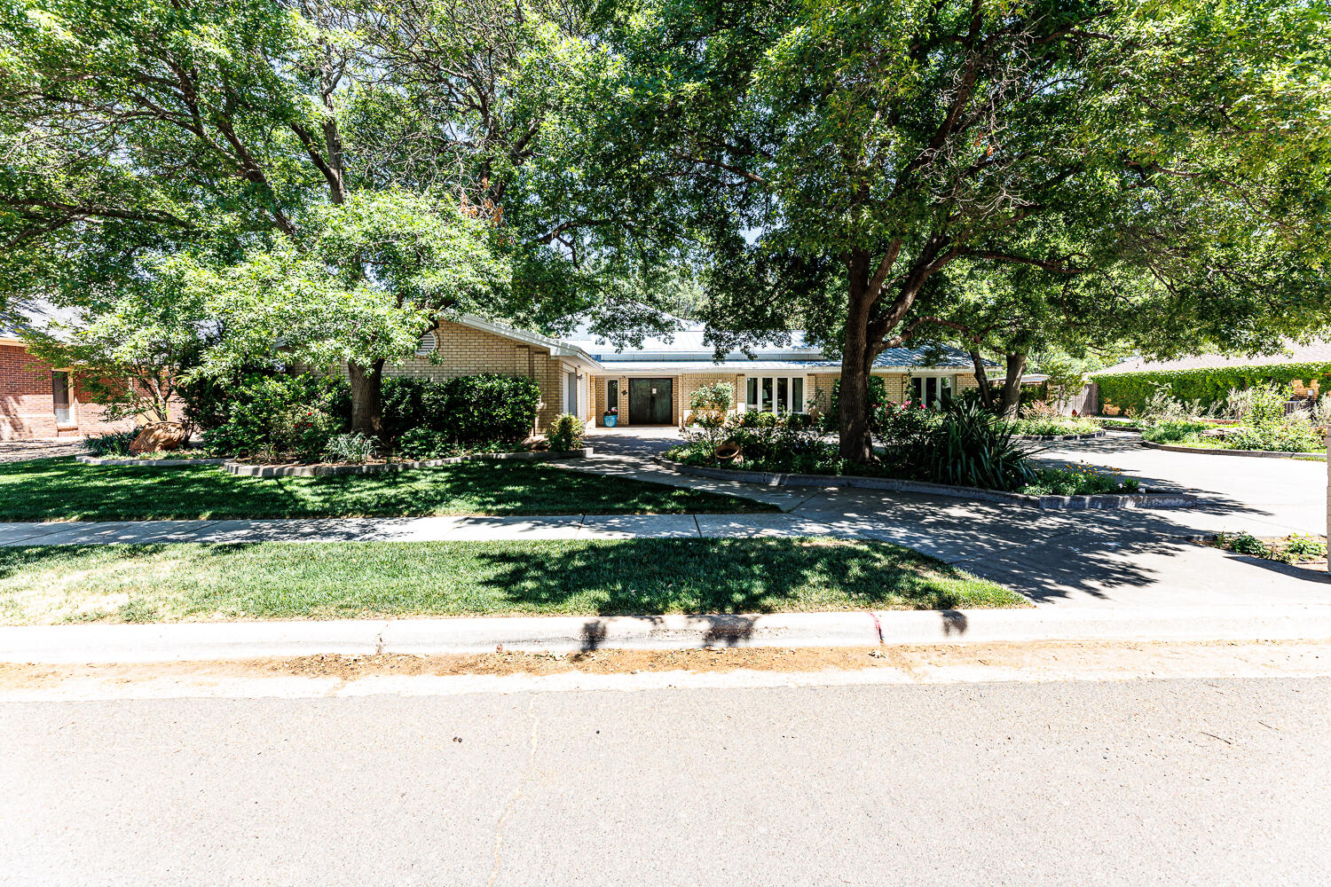 305 Wayne Avenue Lubbock, TX 79416 - Photo 4 of 105 .