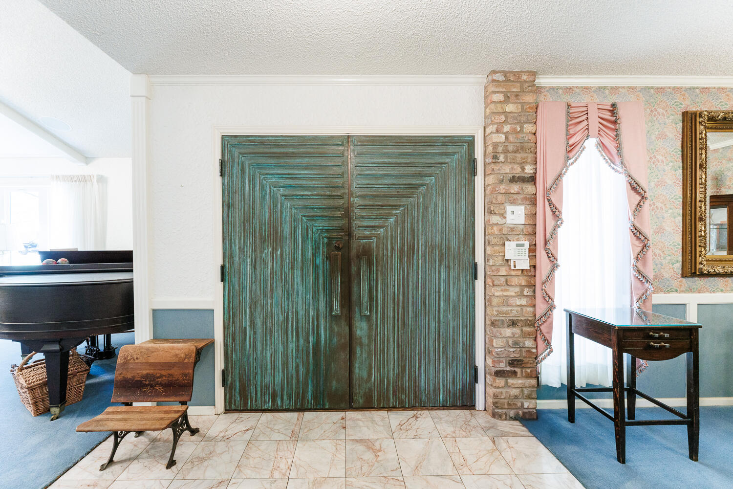 305 Wayne Avenue Lubbock, TX 79416 - Photo 6 of 105 .
