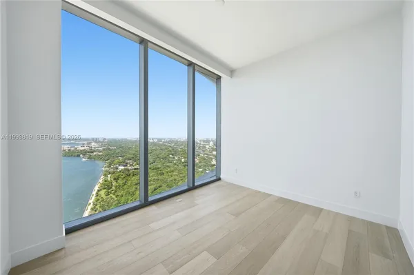 $5,999,999 | 175 Southeast 25th Road, Unit 3102, Miami, FL 33129