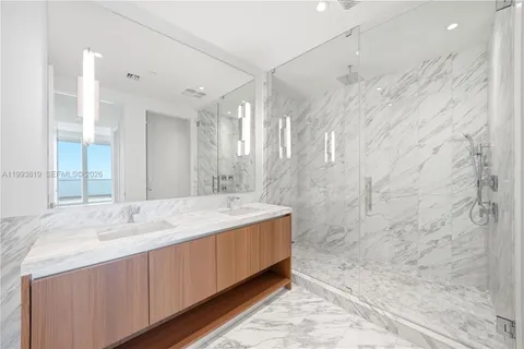 $5,999,999 | 175 Southeast 25th Road, Unit 3102, Miami, FL 33129