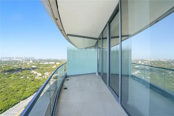 $5,999,999 | 175 Southeast 25th Road, Unit 3102, Miami, FL 33129