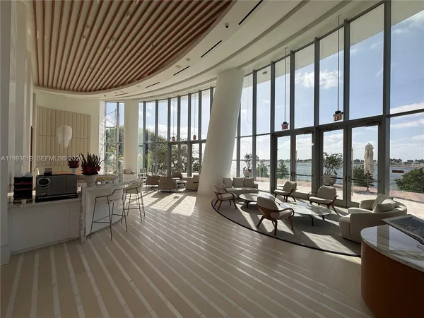 $5,999,999 | 175 Southeast 25th Road, Unit 3102, Miami, FL 33129