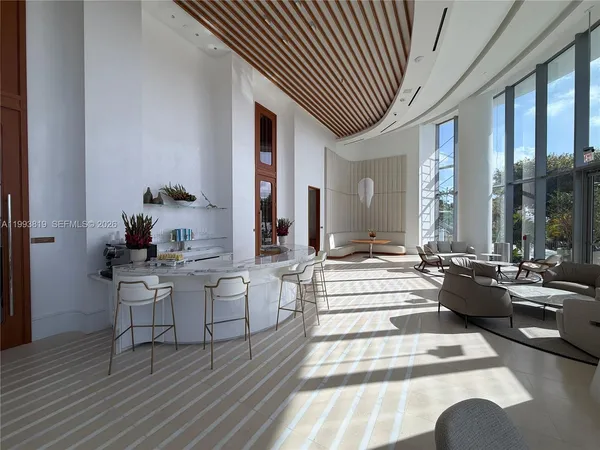 $5,999,999 | 175 Southeast 25th Road, Unit 3102, Miami, FL 33129