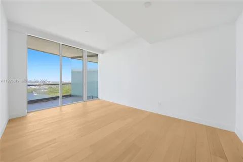 $5,999,999 | 175 Southeast 25th Road, Unit 3102, Miami, FL 33129