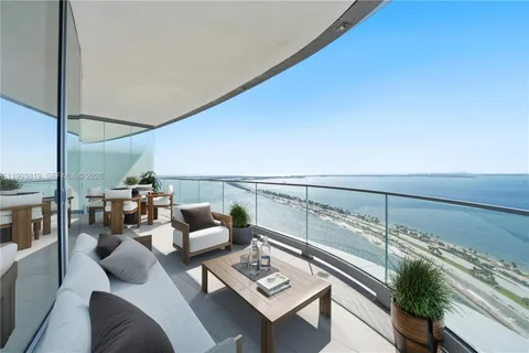 $5,999,999 | 175 Southeast 25th Road, Unit 3102, Miami, FL 33129