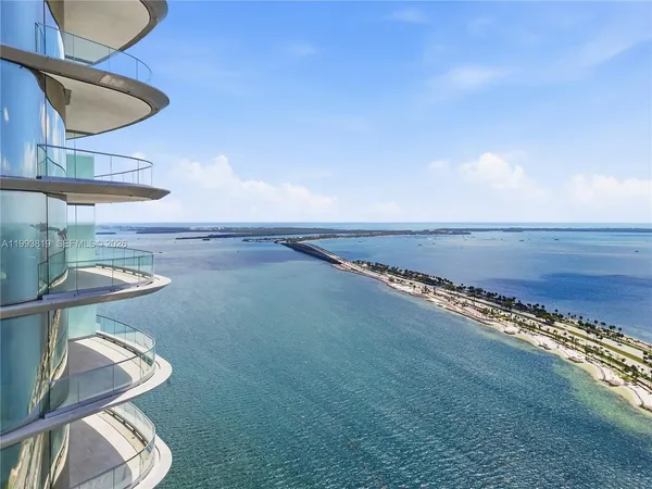 $5,999,999 | 175 Southeast 25th Road, Unit 3102, Miami, FL 33129