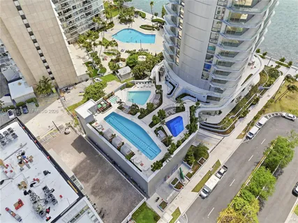 $5,999,999 | 175 Southeast 25th Road, Unit 3102, Miami, FL 33129