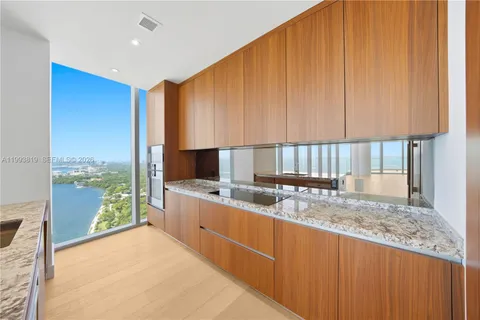 $5,999,999 | 175 Southeast 25th Road, Unit 3102, Miami, FL 33129