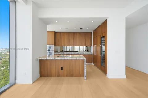 $5,999,999 | 175 Southeast 25th Road, Unit 3102, Miami, FL 33129