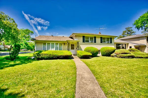 $569,000 | 4454 Concord Lane, Skokie, IL 60076