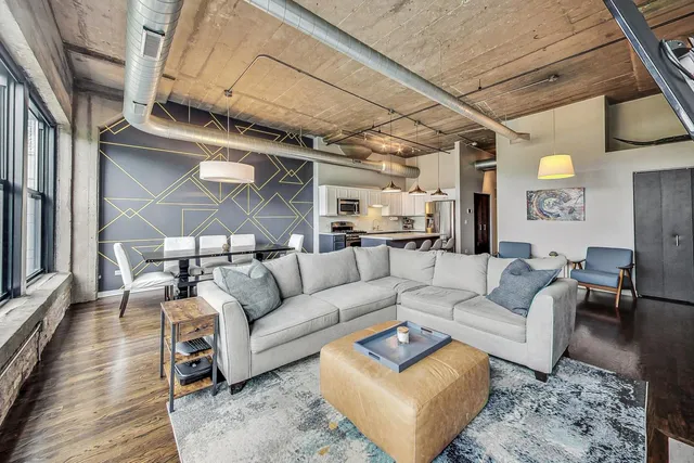 $3,995 | 1111 West 14th Place, Unit 328, Chicago, IL 60608