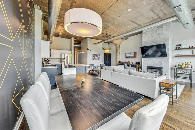 $3,995 | 1111 West 14th Place, Unit 328, Chicago, IL 60608