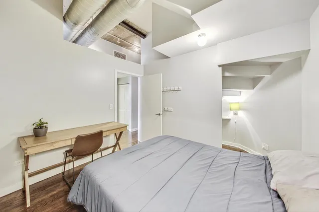 $3,995 | 1111 West 14th Place, Unit 328, Chicago, IL 60608