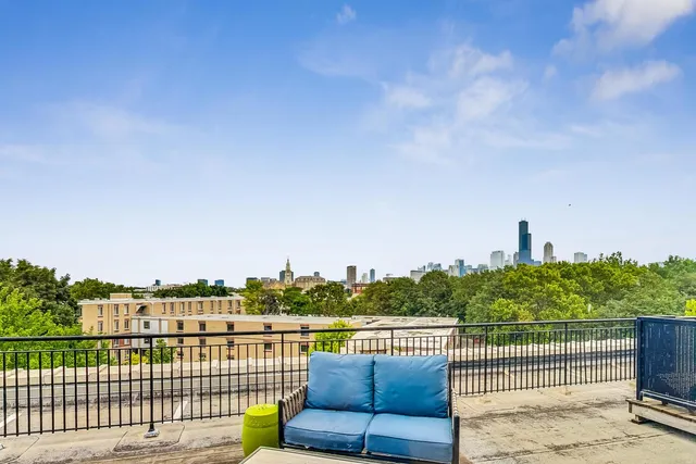 $3,995 | 1111 West 14th Place, Unit 328, Chicago, IL 60608