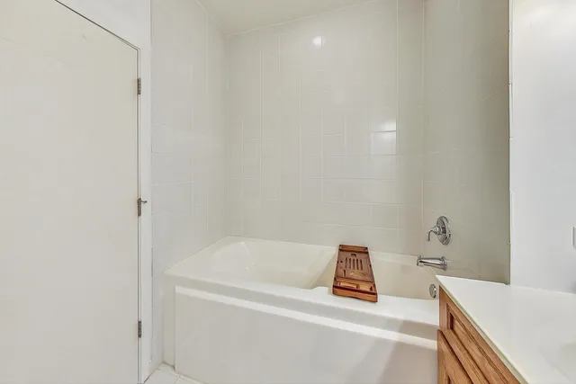 $3,995 | 1111 West 14th Place, Unit 328, Chicago, IL 60608