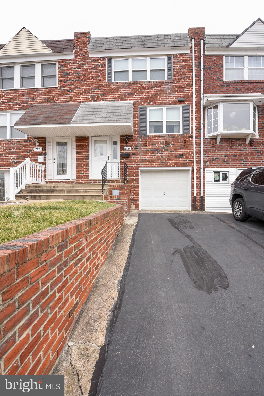 12133 Barbary Road Philadelphia, PA 19154 - Photo 2 of 24