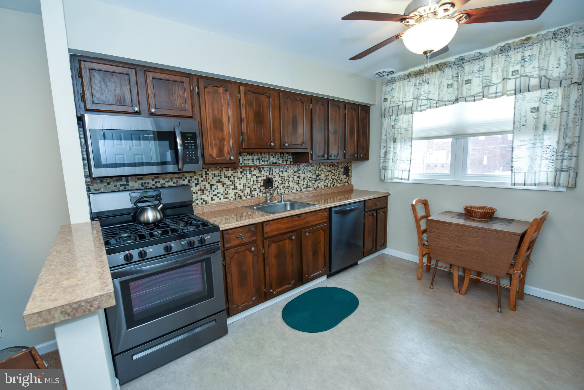 12133 Barbary Road Philadelphia, PA 19154 - Photo 9 of 24