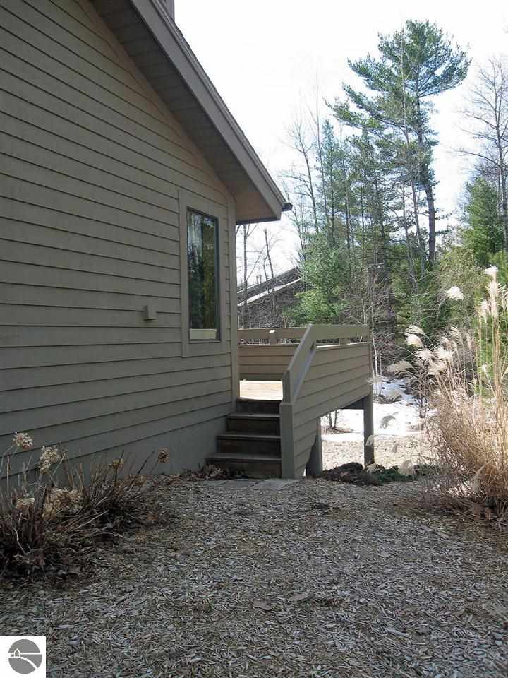 6507 Mission Ridge Traverse City, MI 49686 - Photo 23 of 31 1782258-22.JPG