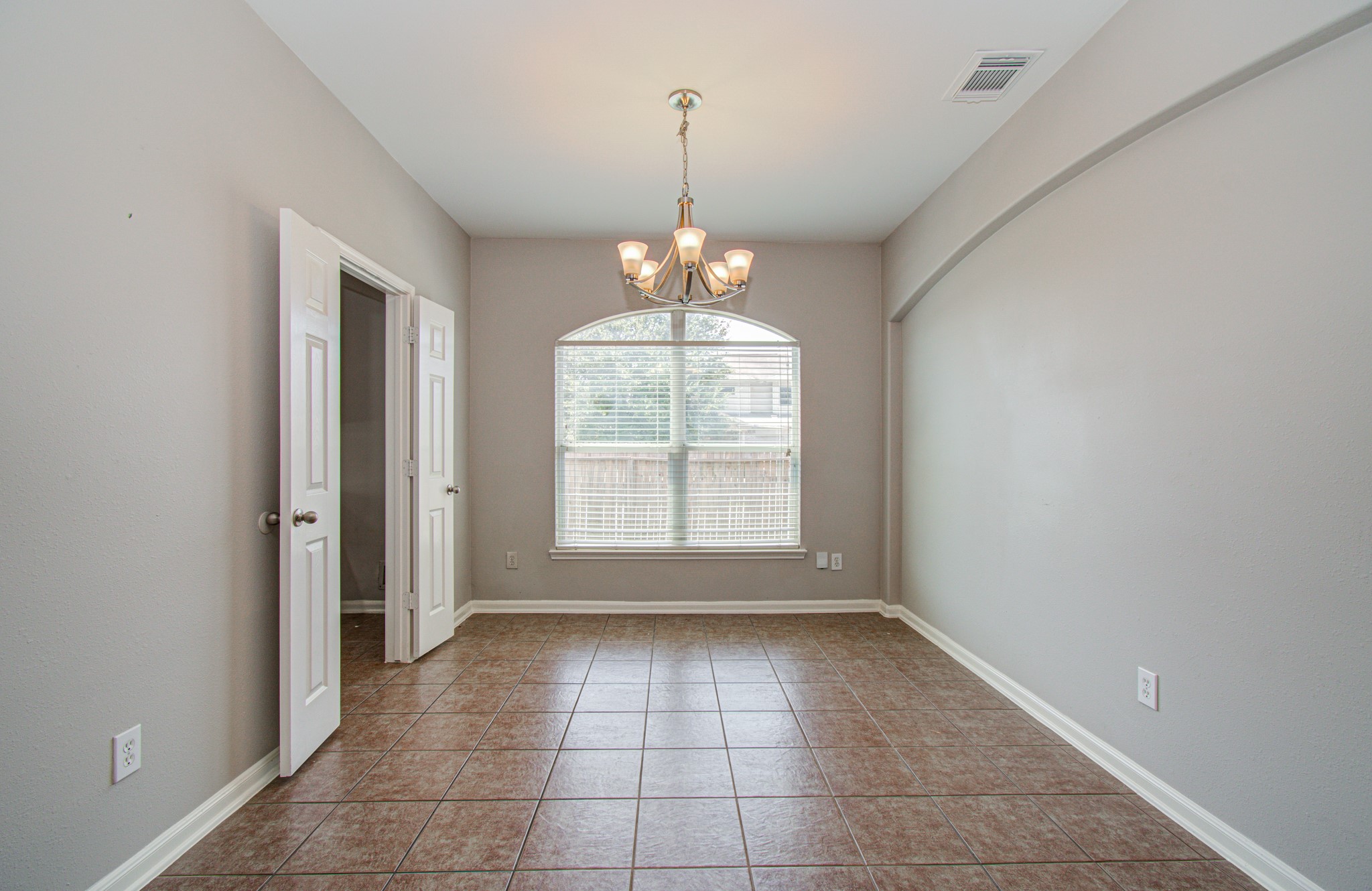 6715 Starcroft Court Spring, TX 77379 - Photo 9 of 45 Gallery Image 9